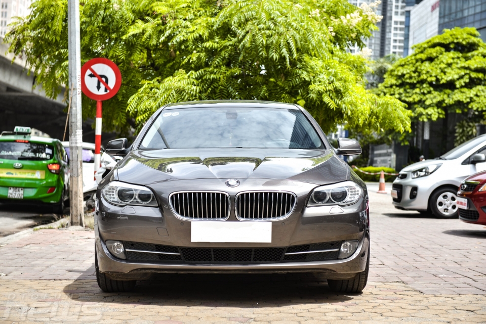 Thay thế ắc quy cho xe BMW 523i - Đại lý acquydelkor.vn